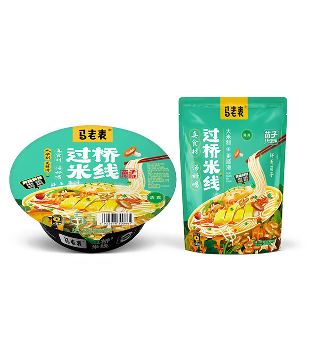 菌子炖鸡味过桥米线